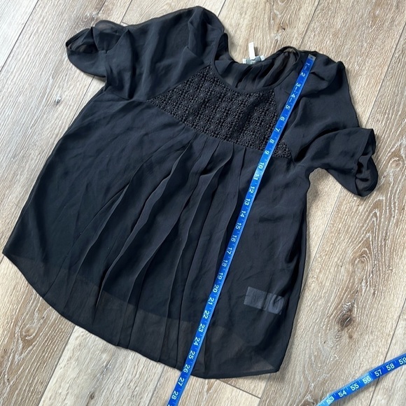 Joie Silk Black Pleated Blouse with Short Sleeves - Picture 12 of 12